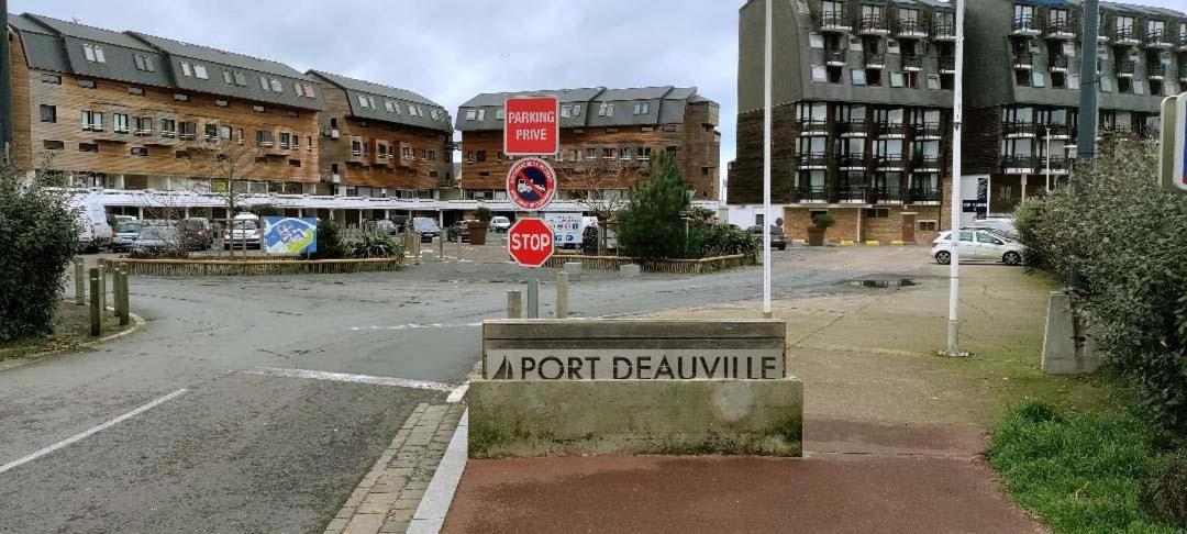 Le Loft-Boat Apartment Deauville Ngoại thất bức ảnh